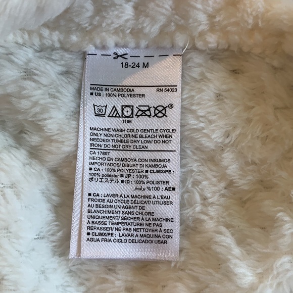 Old Navy- Cream Shawl with hood- 18-24m - Picture 5 of 5